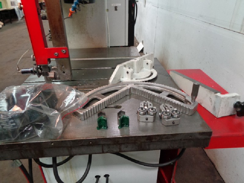 Saws Dake VH24 Vertical Bandsaw